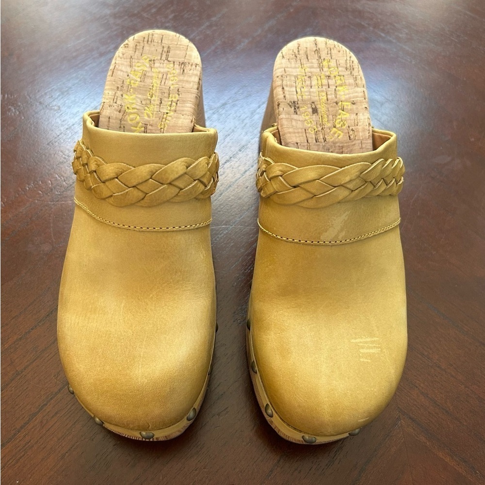 KORK EASE Women's Yellow Braided Clogs SIZE 6